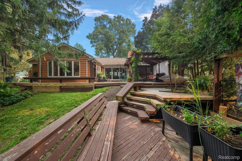 4170 Sandy Lane Bloomfield Hills City, MI 48301