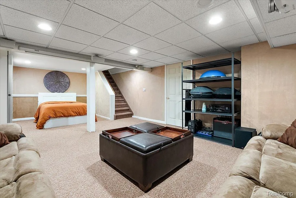 4170 Sandy Lane Bloomfield Hills City, MI 48301