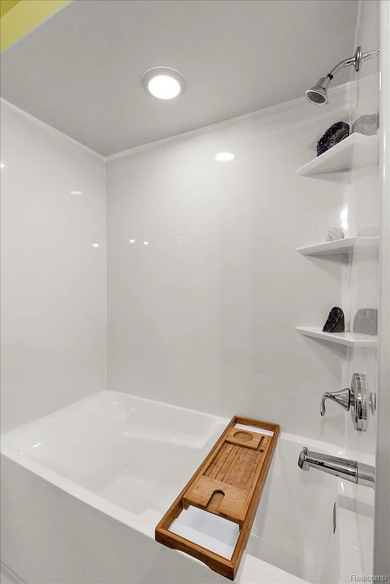 4170 Sandy Lane Bloomfield Hills City, MI 48301