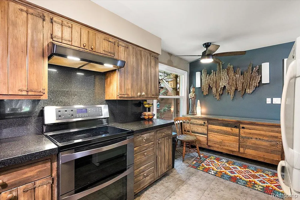4170 Sandy Lane Bloomfield Hills City, MI 48301