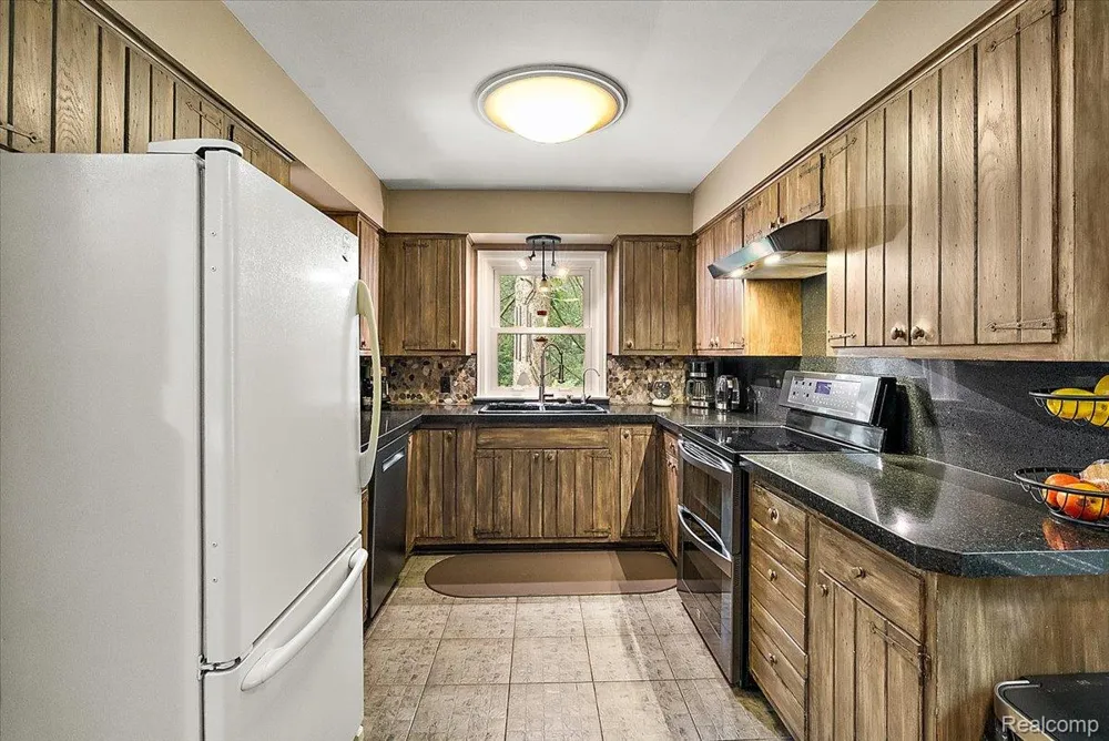 4170 Sandy Lane Bloomfield Hills City, MI 48301