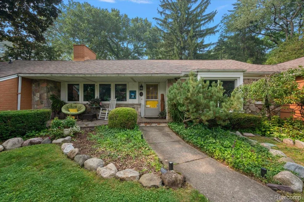 4170 Sandy Lane Bloomfield Hills City, MI 48301