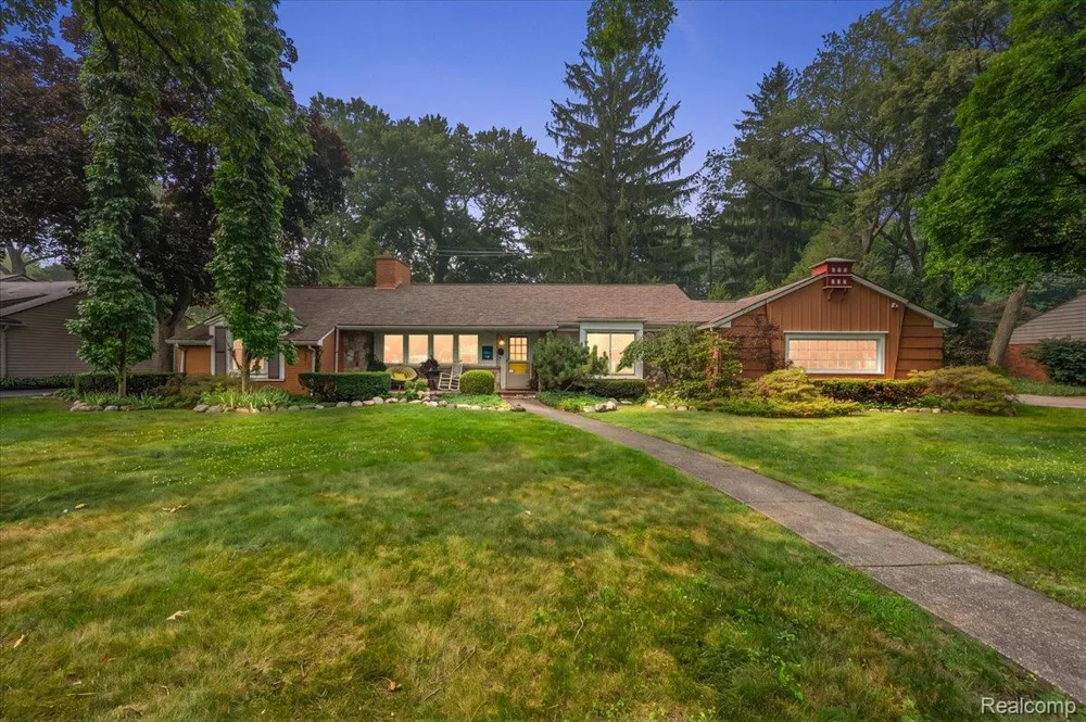 4170 Sandy Lane Bloomfield Hills City, MI 48301