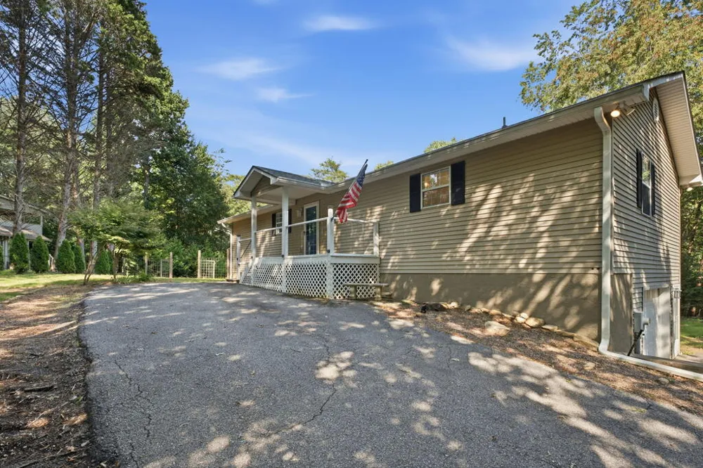 5111 Summerwood Lane Young Harris, GA 30582