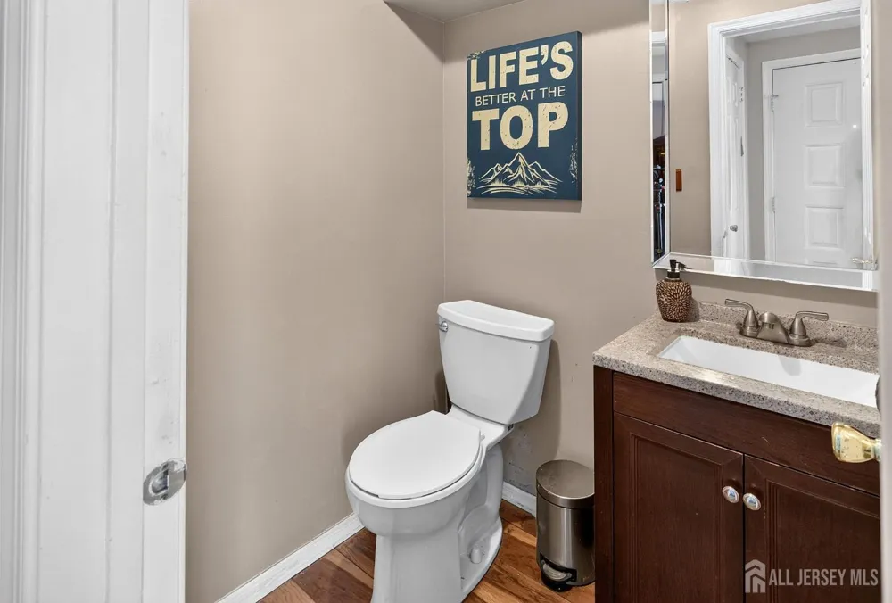 20 Karwatt Court Sayreville, NJ 08872