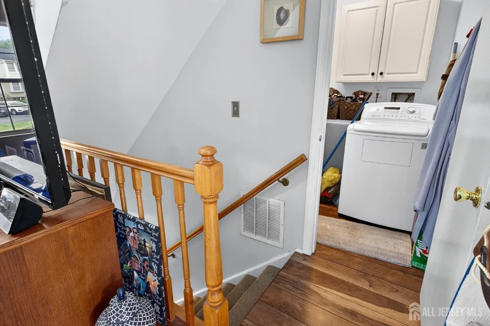 20 Karwatt Court Sayreville, NJ 08872