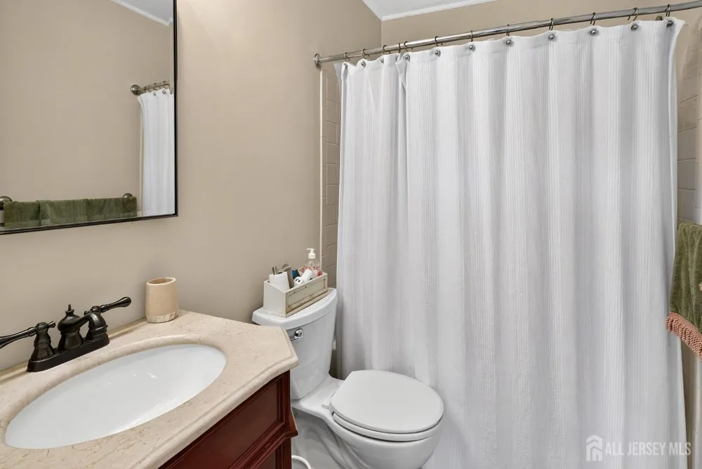 20 Karwatt Court Sayreville, NJ 08872
