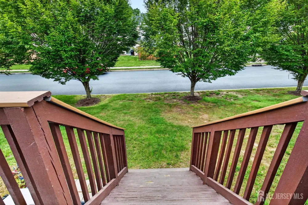 20 Karwatt Court Sayreville, NJ 08872