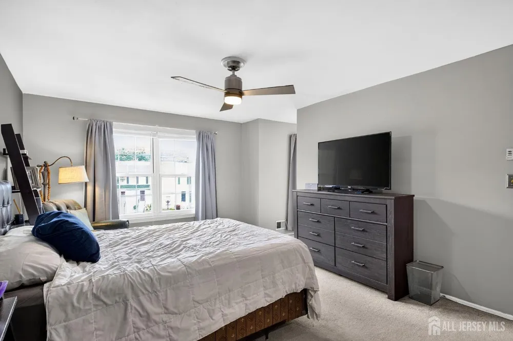 20 Karwatt Court Sayreville, NJ 08872
