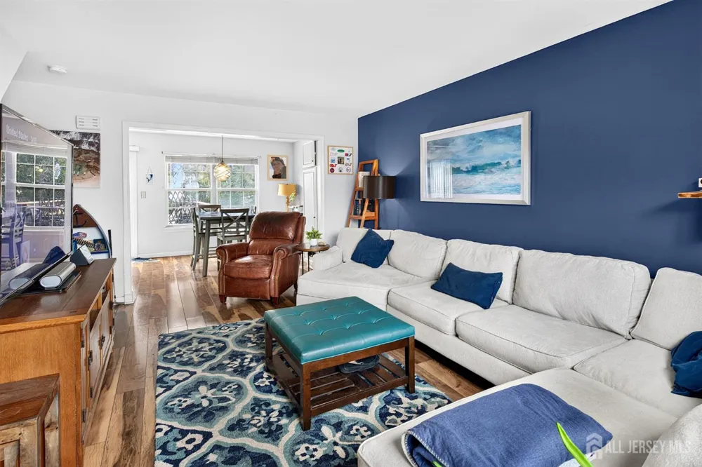 20 Karwatt Court Sayreville, NJ 08872