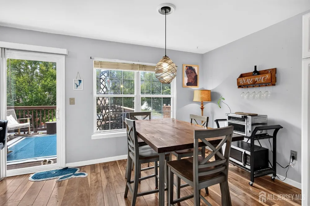 20 Karwatt Court Sayreville, NJ 08872