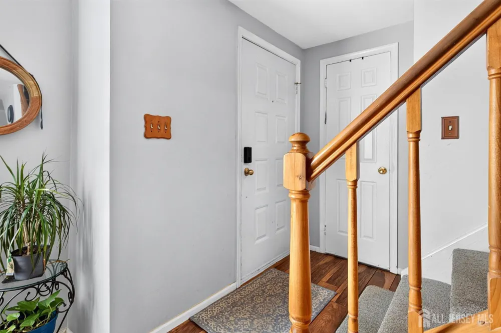 20 Karwatt Court Sayreville, NJ 08872