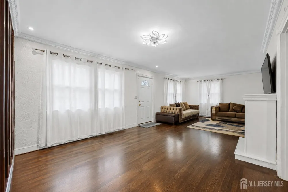 524 Lloyd Road Matawan, NJ 07747