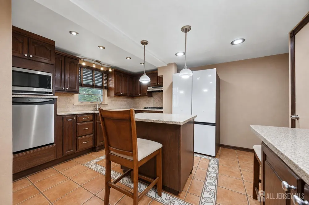 524 Lloyd Road Matawan, NJ 07747