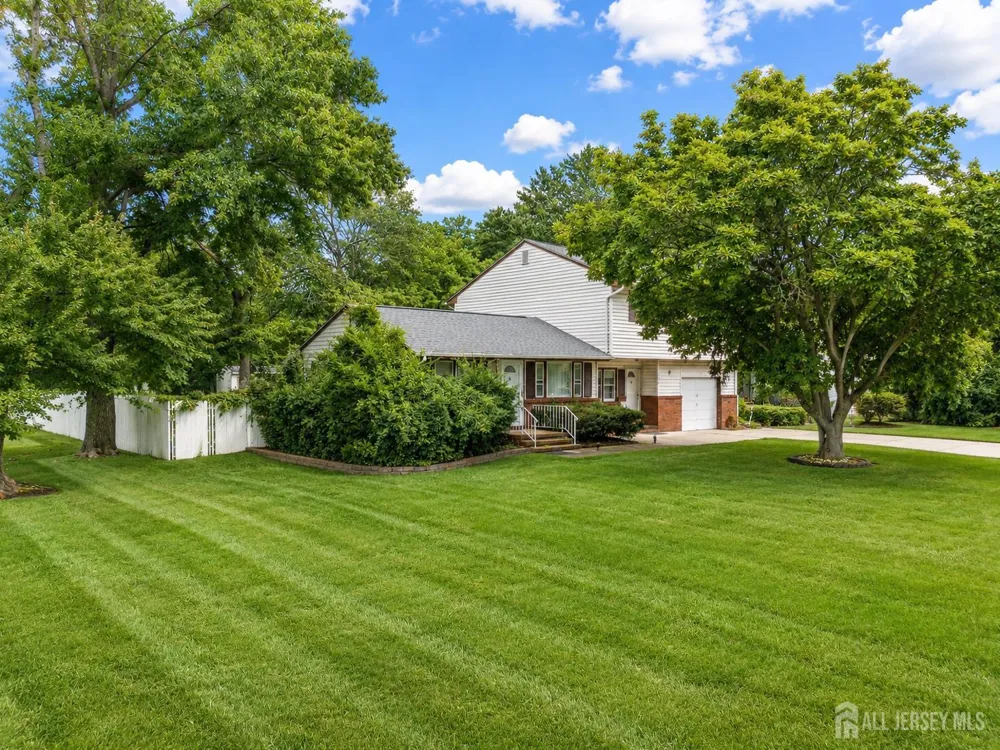 524 Lloyd Road Matawan, NJ 07747