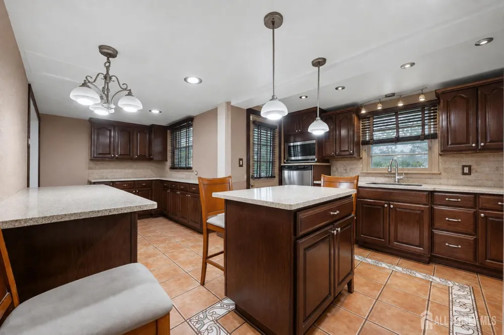 524 Lloyd Road Matawan, NJ 07747