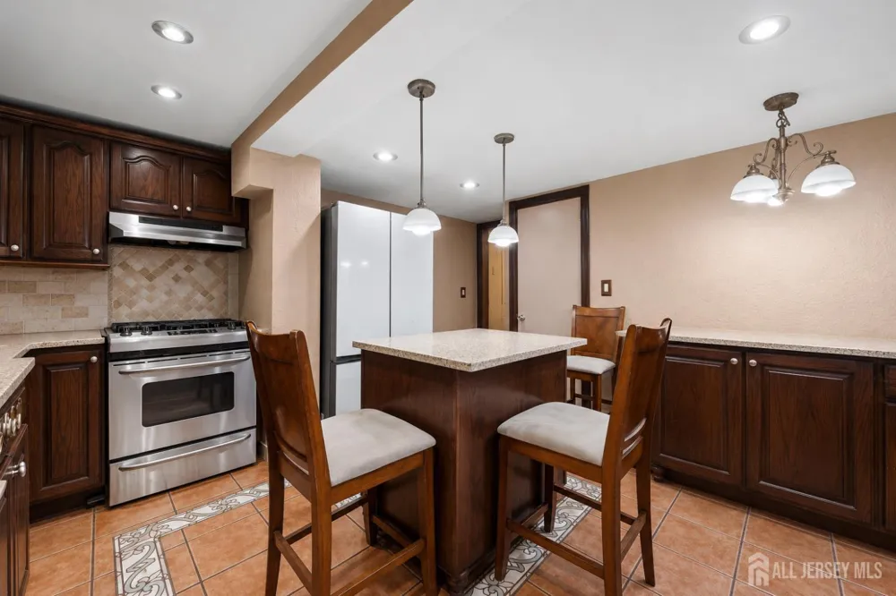 524 Lloyd Road Matawan, NJ 07747