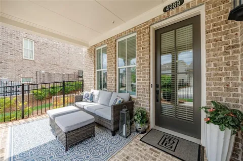 4989 Sealy Circle
