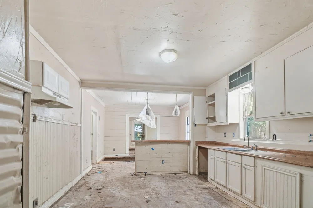 320 Kirven Avenue Waxahachie, TX 75165