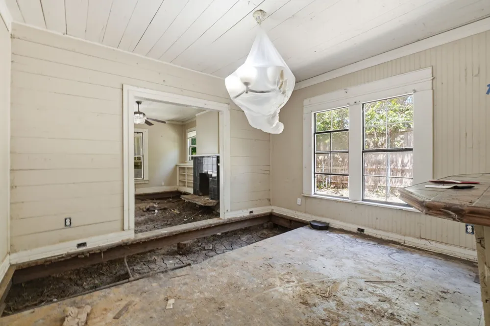320 Kirven Avenue Waxahachie, TX 75165