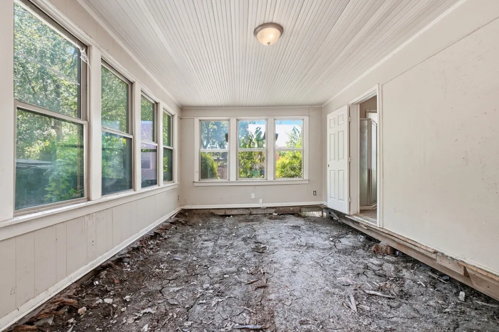 320 Kirven Avenue Waxahachie, TX 75165