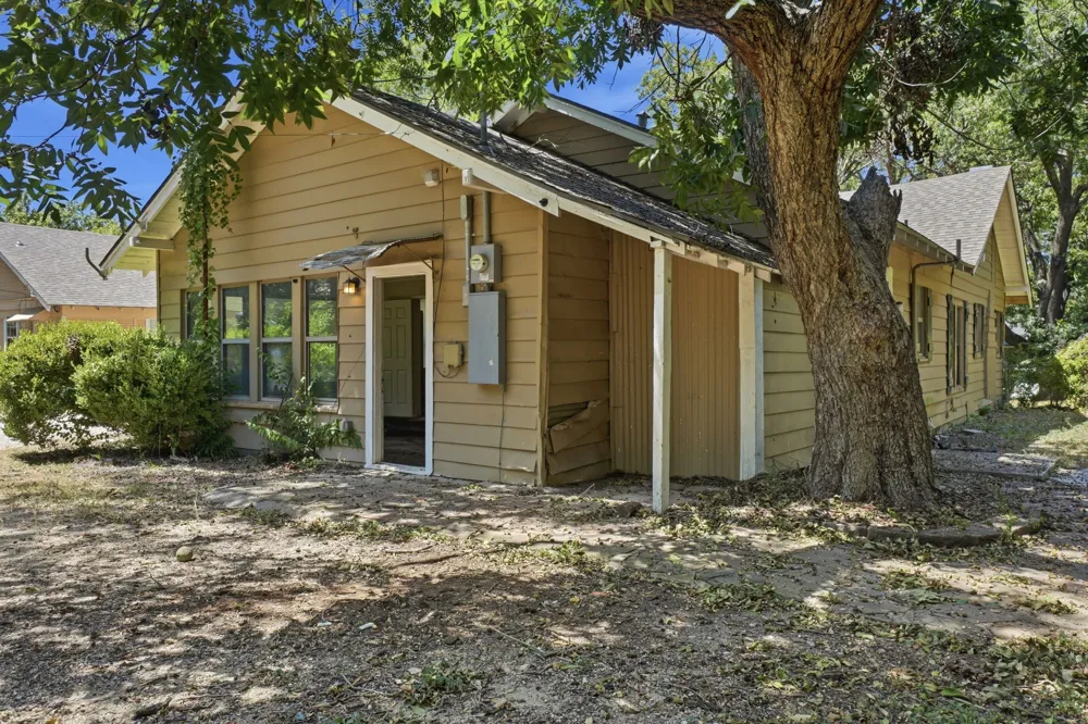 320 Kirven Avenue Waxahachie, TX 75165