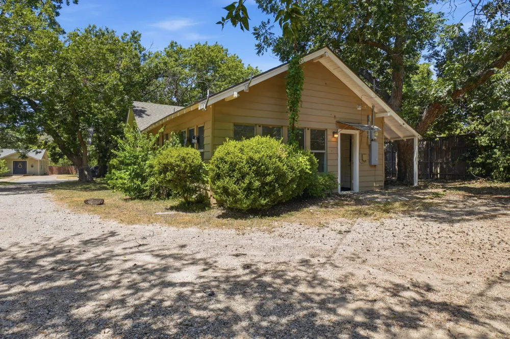 320 Kirven Avenue Waxahachie, TX 75165