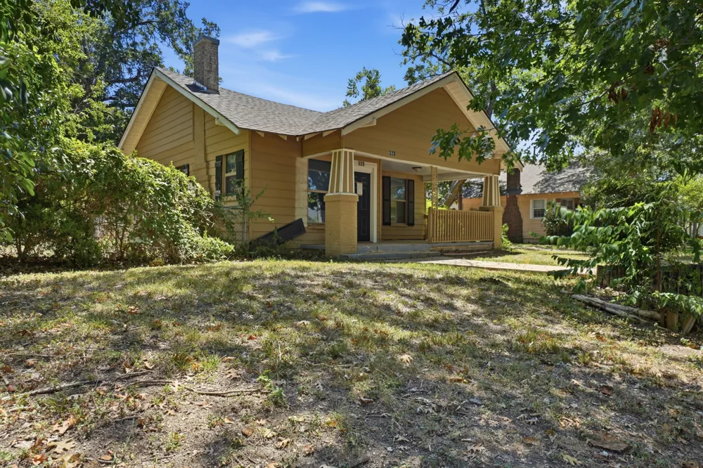320 Kirven Avenue Waxahachie, TX 75165