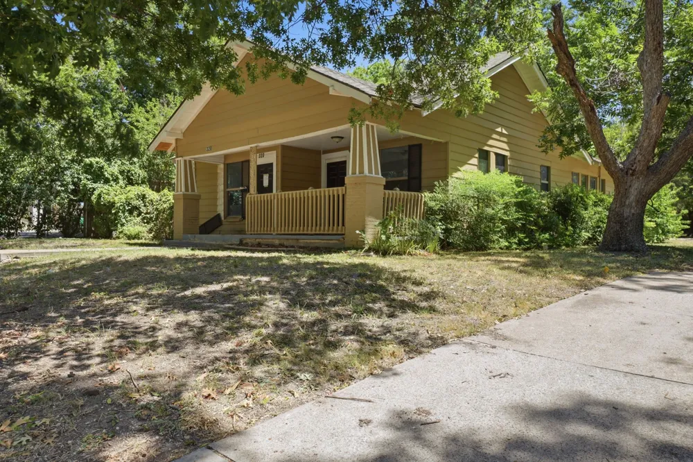 320 Kirven Avenue Waxahachie, TX 75165