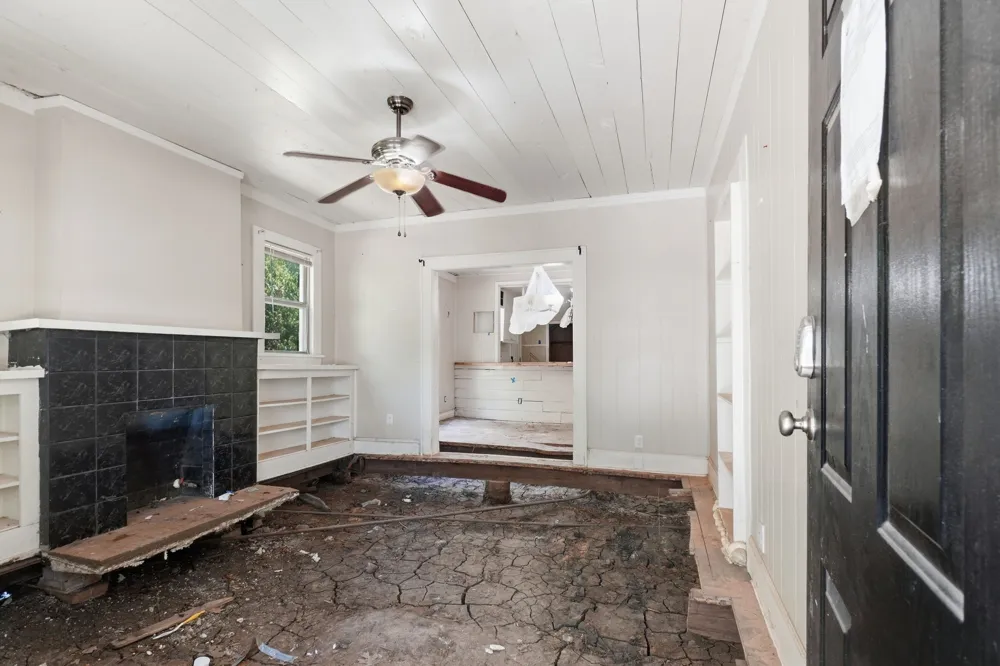 320 Kirven Avenue Waxahachie, TX 75165