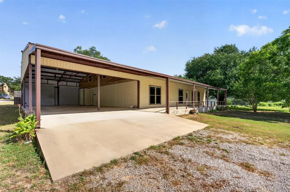 3961 Clay Creek Road Brenham, TX 77833