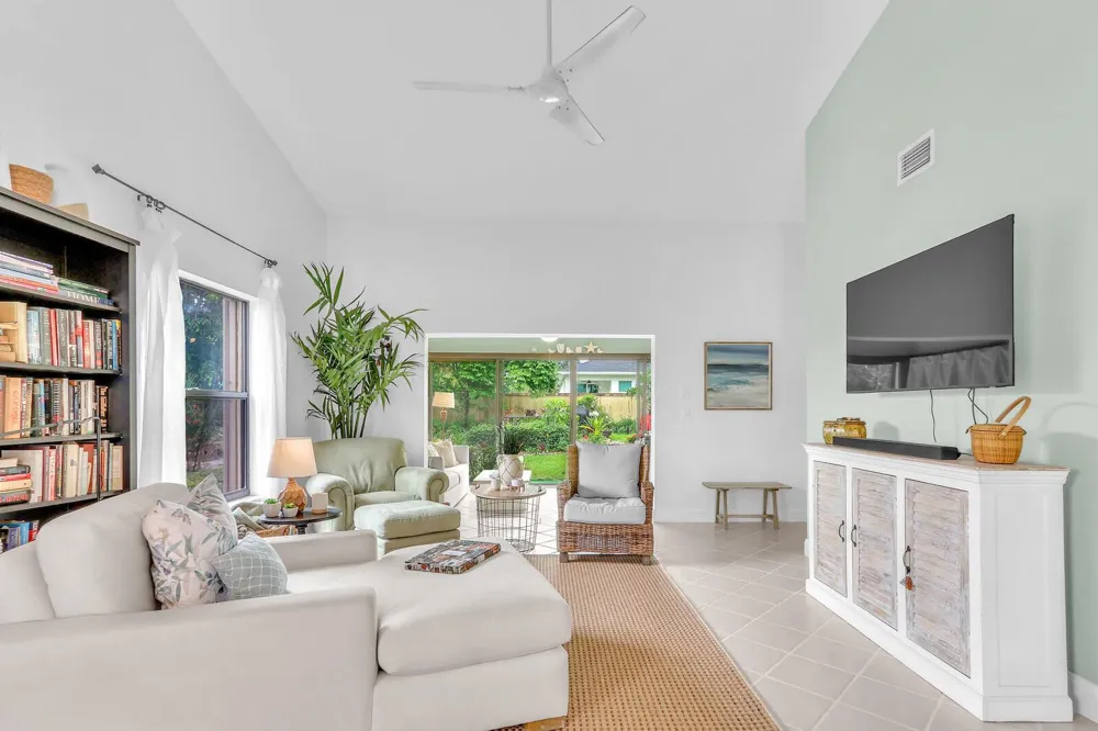 7655 SE Sugar Sand Circle Hobe Sound, FL 33455