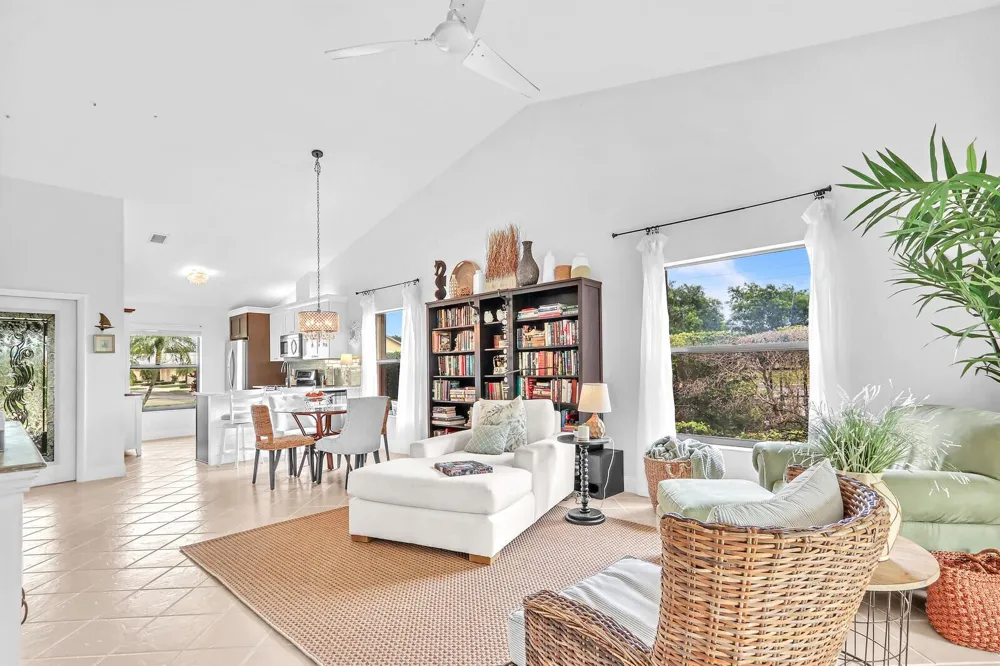 7655 SE Sugar Sand Circle Hobe Sound, FL 33455