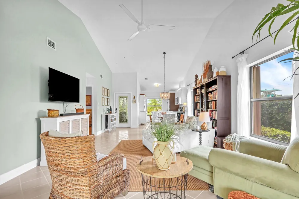 7655 SE Sugar Sand Circle Hobe Sound, FL 33455