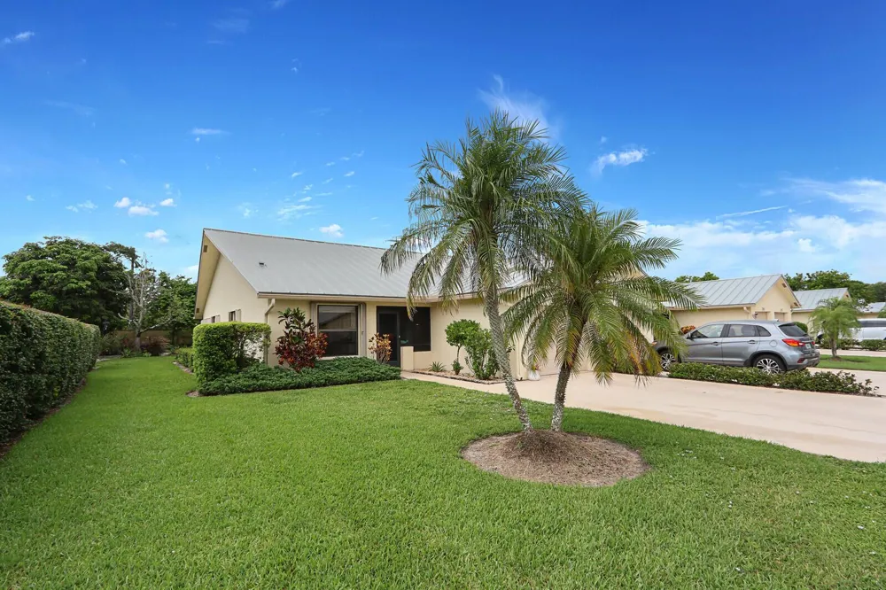 7655 SE Sugar Sand Circle Hobe Sound, FL 33455