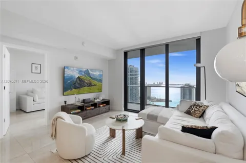 1010 Brickell Ave #3903