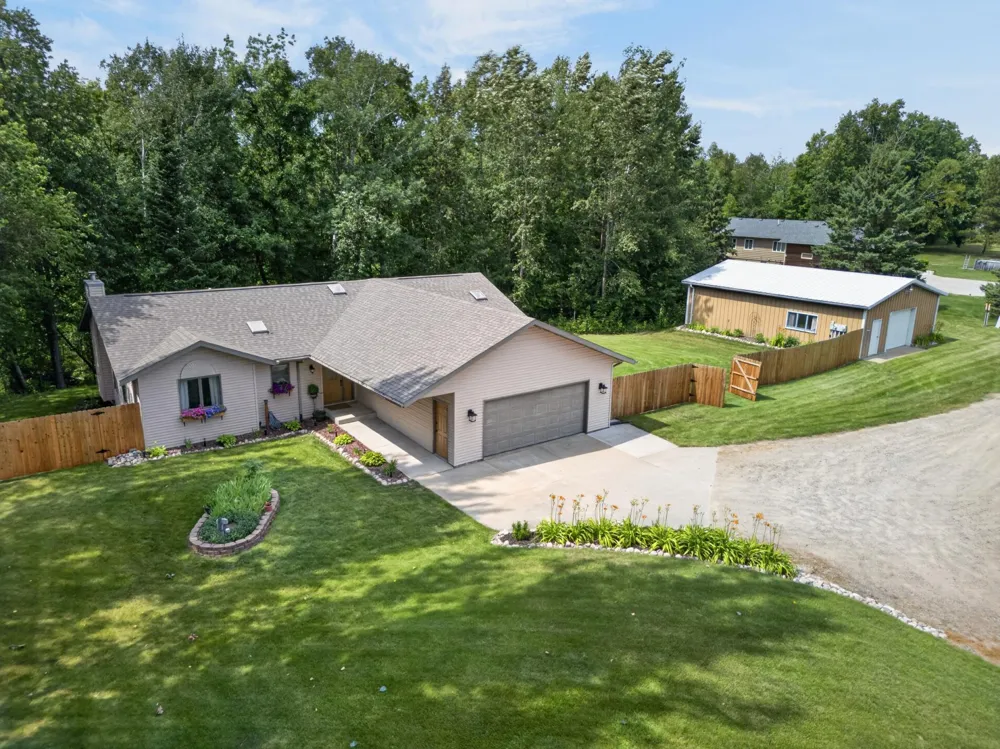 35695 Brookside Lane Cohasset, MN 55721