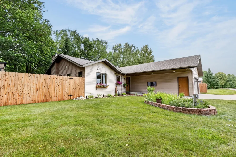 35695 Brookside Lane Cohasset, MN 55721