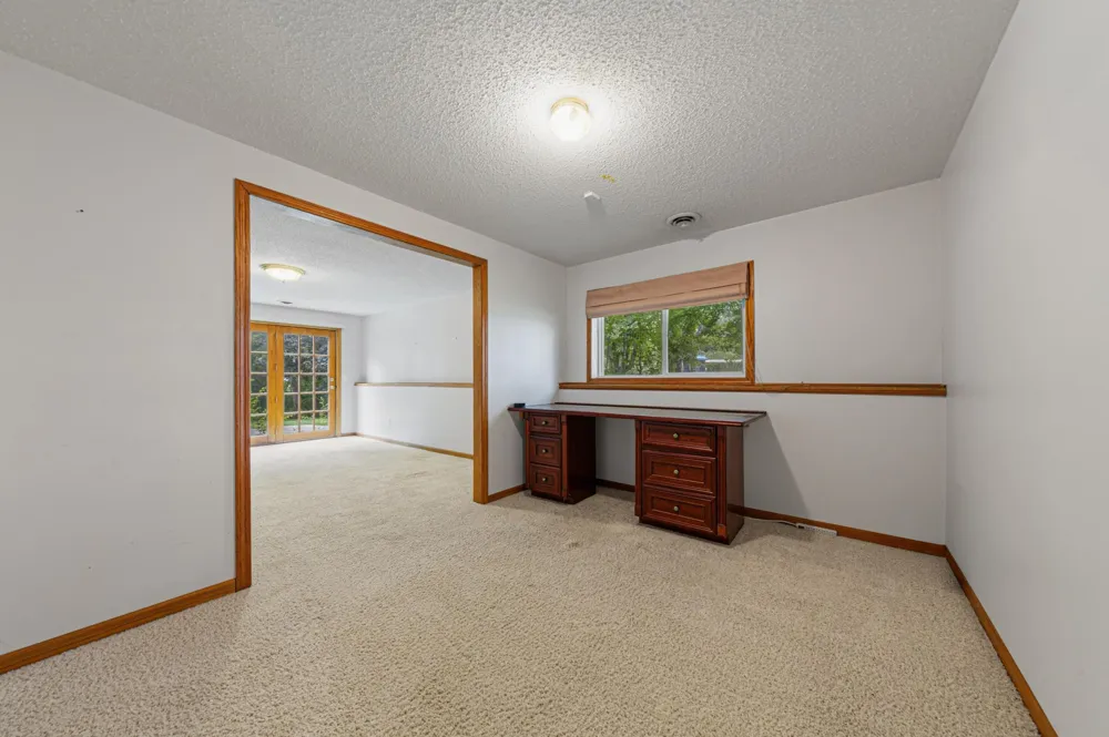 1437 Mcintosh Circle Shakopee, MN 55379
