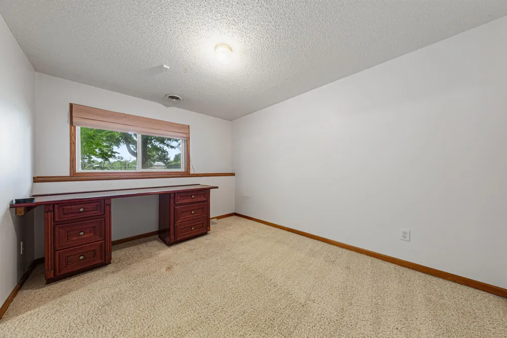 1437 Mcintosh Circle Shakopee, MN 55379