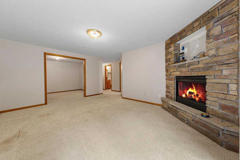 1437 Mcintosh Circle Shakopee, MN 55379