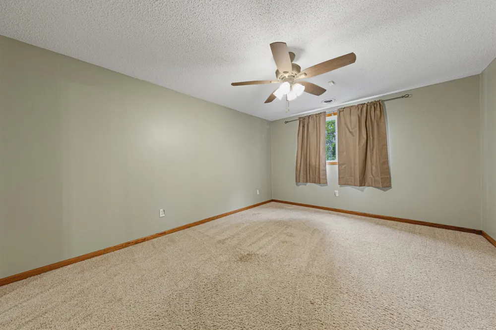 1437 Mcintosh Circle Shakopee, MN 55379