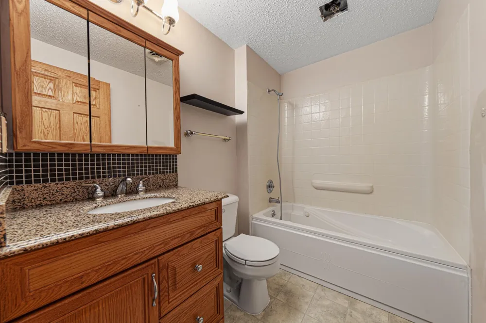 1437 Mcintosh Circle Shakopee, MN 55379