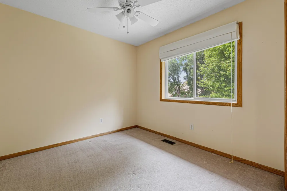 1437 Mcintosh Circle Shakopee, MN 55379