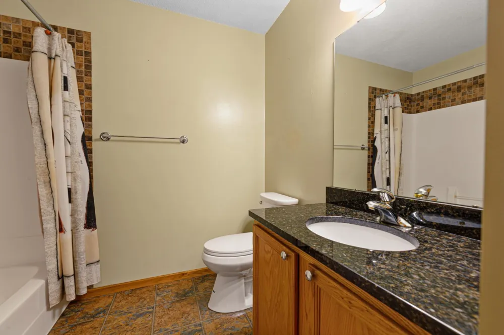 1437 Mcintosh Circle Shakopee, MN 55379