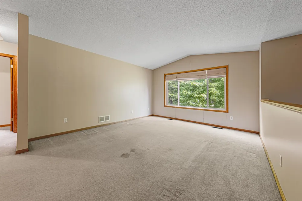 1437 Mcintosh Circle Shakopee, MN 55379