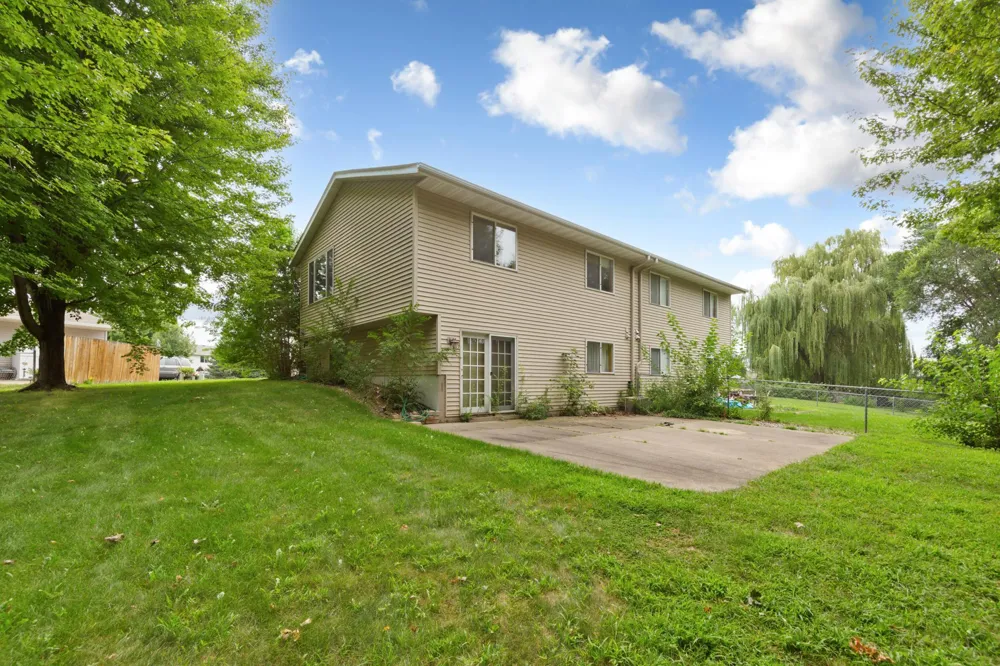 1437 Mcintosh Circle Shakopee, MN 55379