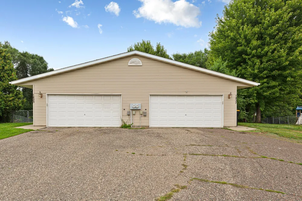 1437 Mcintosh Circle Shakopee, MN 55379