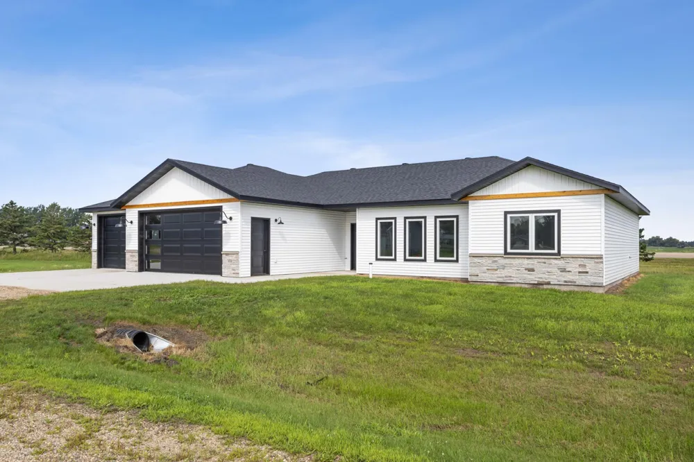 106 Pine Drive Hankinson, ND 58041