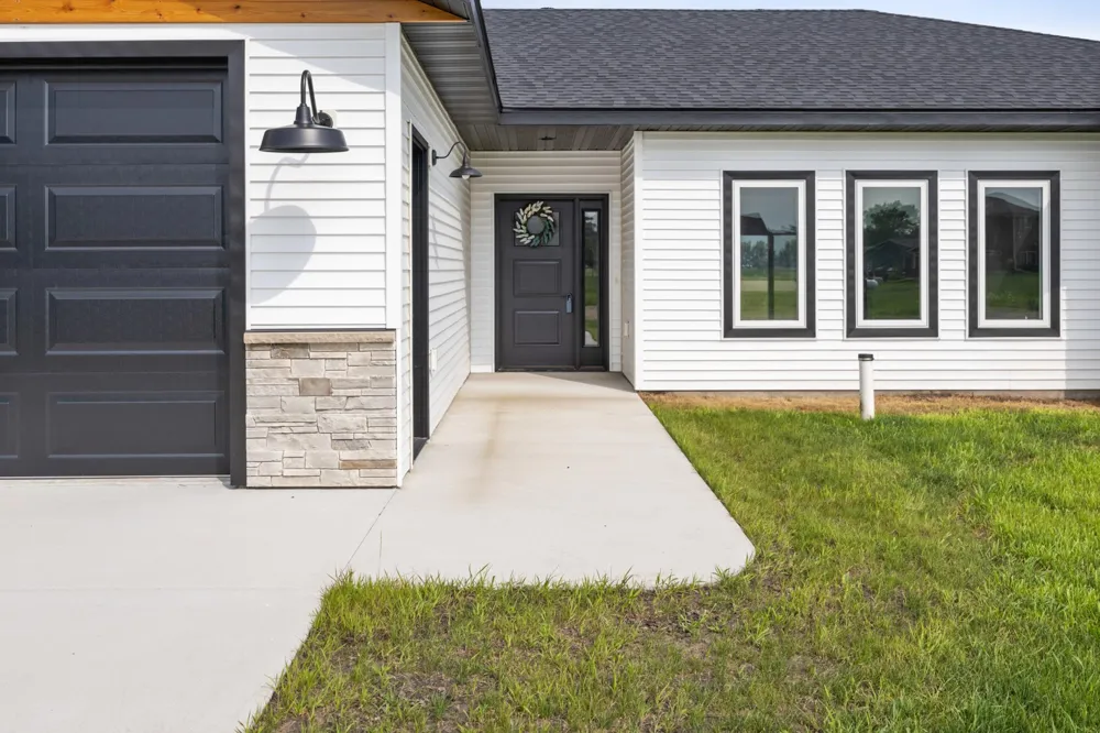 106 Pine Drive Hankinson, ND 58041